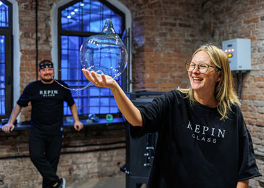 Бизнес на расплавленном стекле: как семья создала и развивает стеклодувную мастерскую